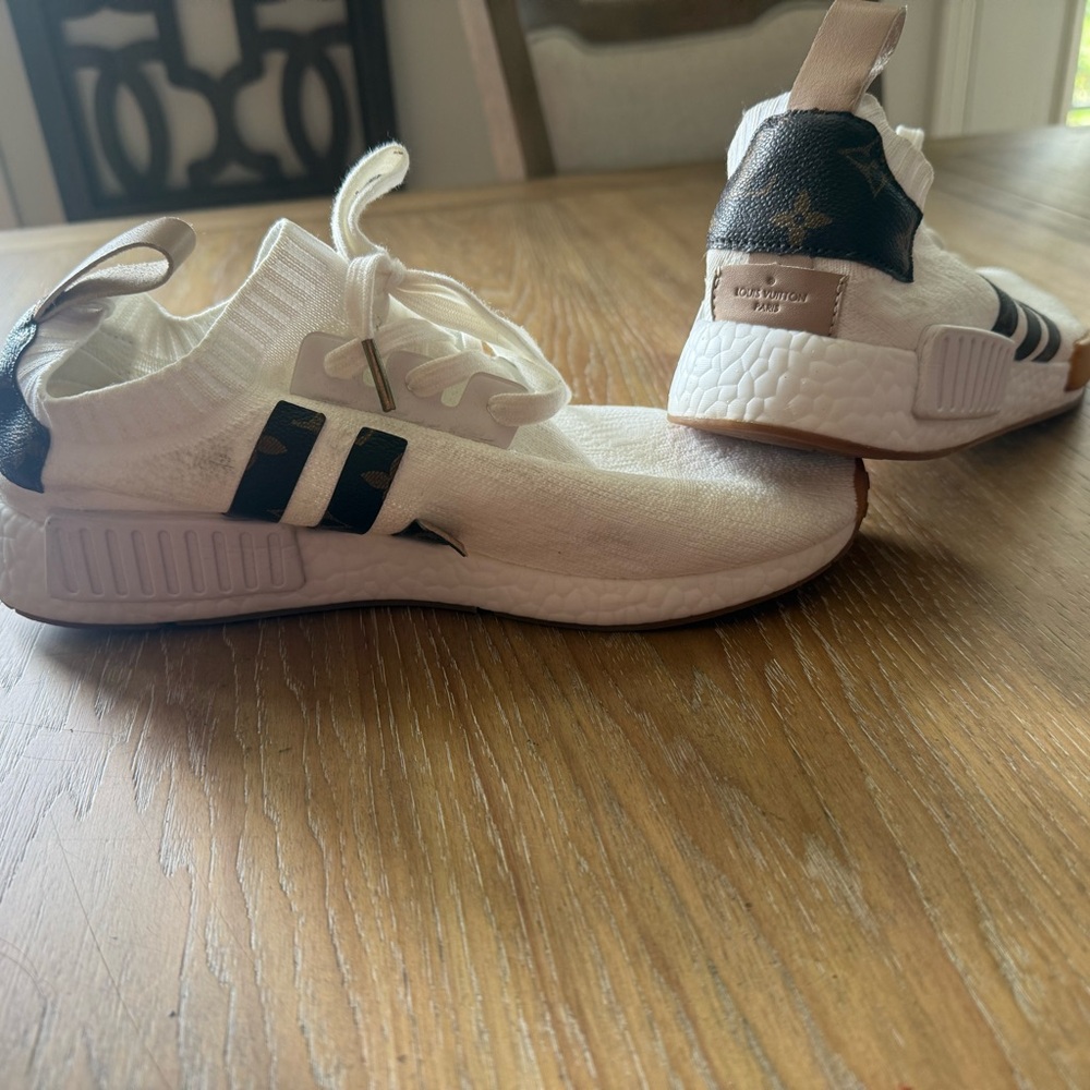 Women’s 11 White Knit Sneakers with Brown Accent